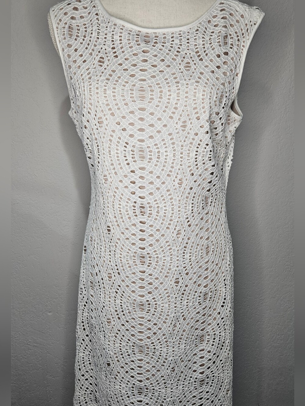EUC Jessica Howard Sleeveless White Crochet Overlay Dress Size 14